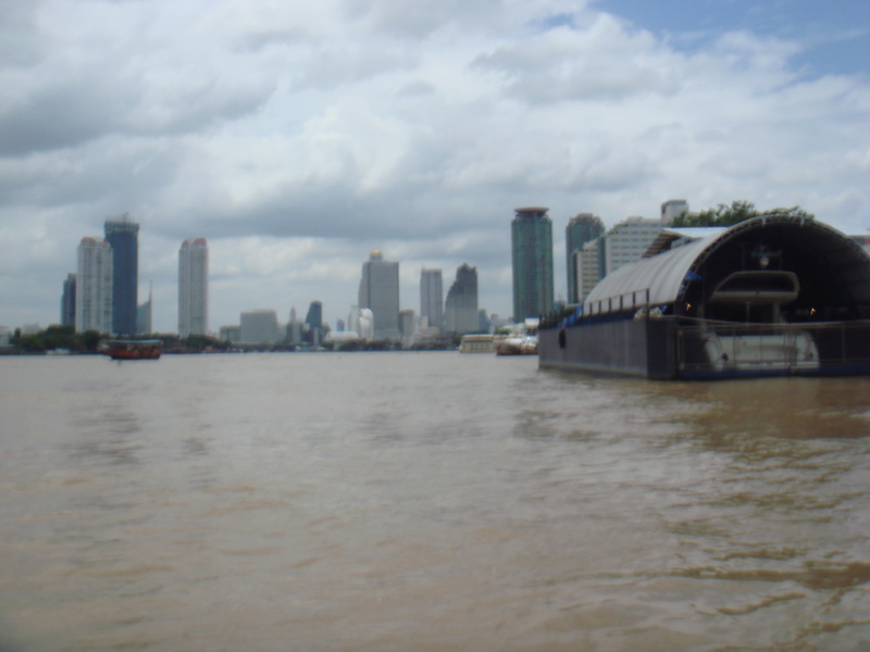 เราผ่านสะพานกรุงเทพมาสักพักก็เดินทางกลับกันครับเพราะถ้าตรงไปทางจราจรจะคับคั่งคลื่นก็ยิ่งแรง และแค่นี