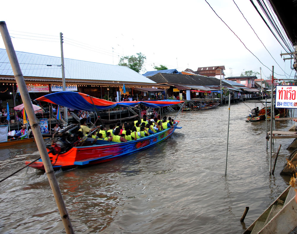 มีเรือ พาท่องเทียว ไปดู หิ่งห้อยด้วยนะ  :grin: :grin: :grin: :grin: :grin: