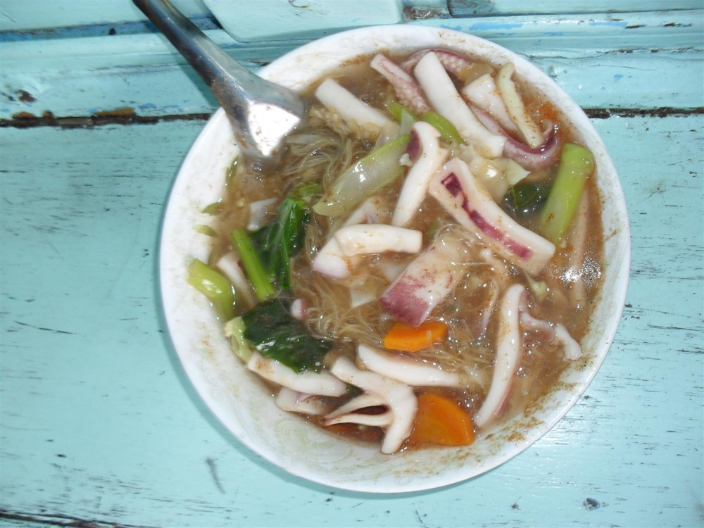 นี่ไงครับราดหน้าสูตรน้าบัง อร่อยสุดๆอ่ะครับ อย่างนี้1ไม่พอต้องขอ2ครับ สุดยอดดดดดด :umh: :umh: :cheer