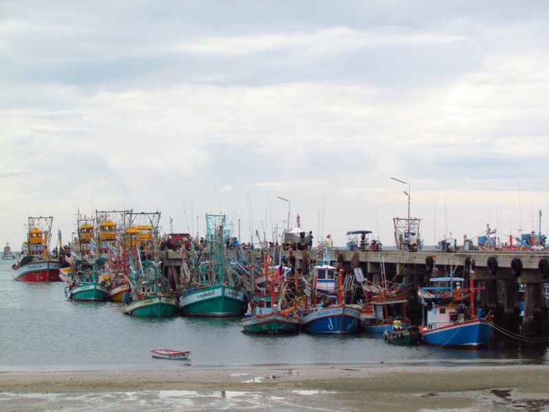 บรรยากาศ ก่อนออกเรือ ที่อ่าวน้อย 