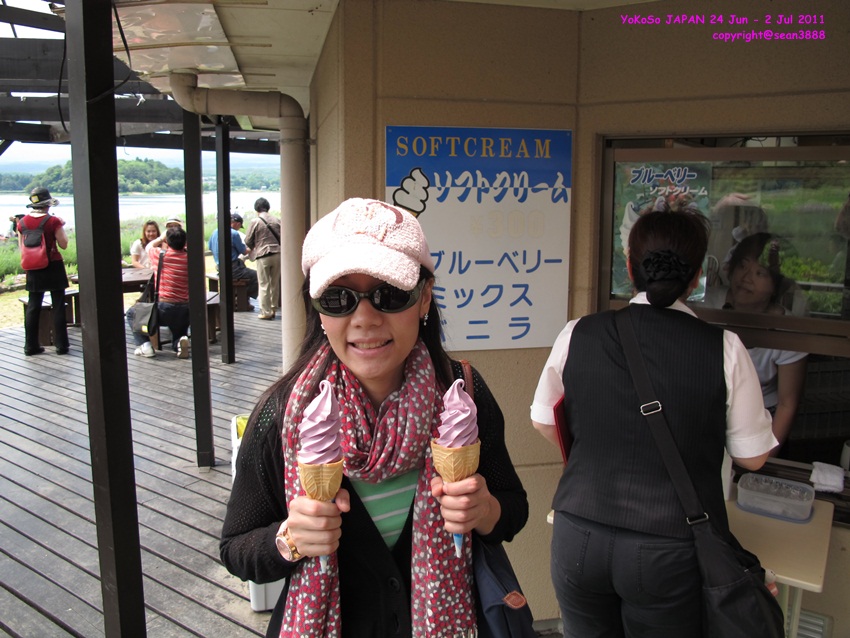  [b]รูปเมื่อกี้....ถ่ายจากโปสเตอร์ครับ........เย้ๆๆๆ..วันนี้มี Softcream แก้ร้อนด้วย[/b]