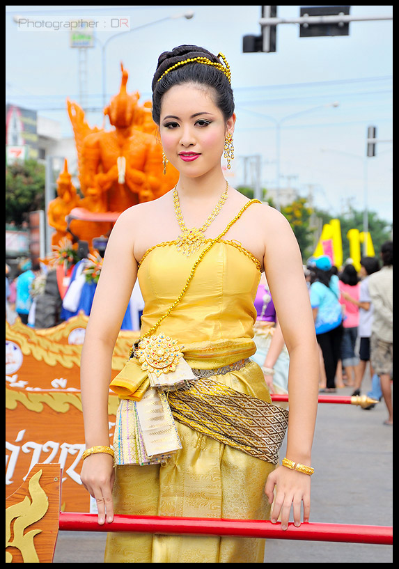 แห่เทียนเข้าพรรณษา สุพรรณบุรี  54