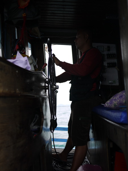 ถึงเวลากลับไต่เรืองก้หันหัวเรือมุ่งหน้าท่าเรือแสมสาร 