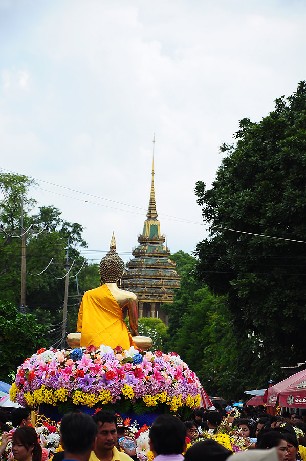 สัญลักษณ์ของวัดพระพุทธบาท มองเห็นก็รู้แล้ว :grin: