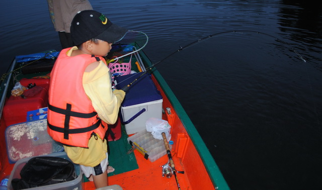 ก่อนเอาเรือขึ้น เจอครอกเลยพากันทักทายดู 
เป็นโปรเคนครับ ที่โดนจังๆ
กล้องถ่าย VDO ใช้ไม่ได้ครับ น้ำ