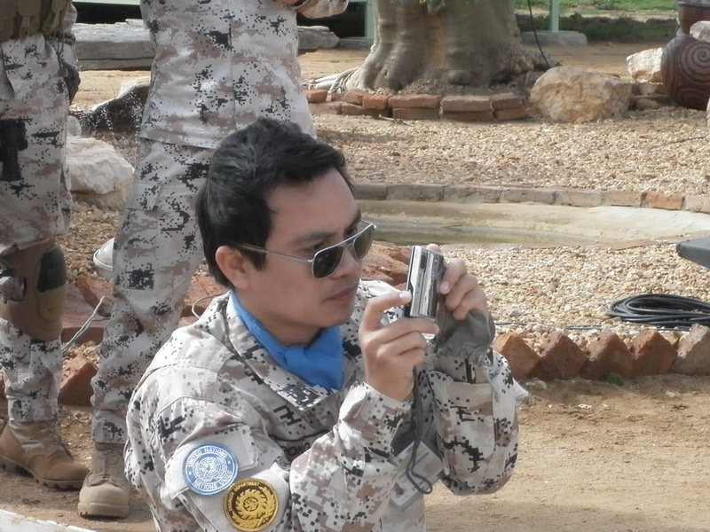 แอบถ่ายรูปใครอยู่ป่าวครับ....ผู้กองสุดหล่อ :laughing: :laughing: :laughing: :laughing: :laughing: