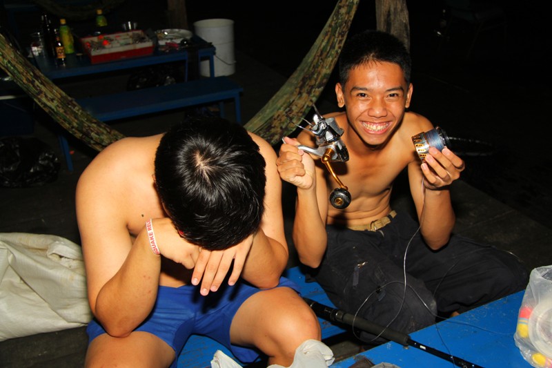 ไปท่องเมืองบาดาลแล้วก็มานั่งเอาน้ำออกกัน :sad:
การวางคันอยากเผลอปิดหน้ารอกไว้ดีนะที่ตีเก็บได้
น้ำเ