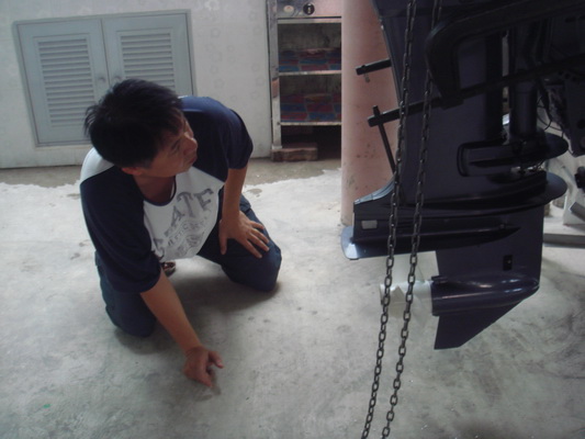 เสร็จแล้วก็ลงมาช่วยเล็งแนวเกาะเครื่องให้