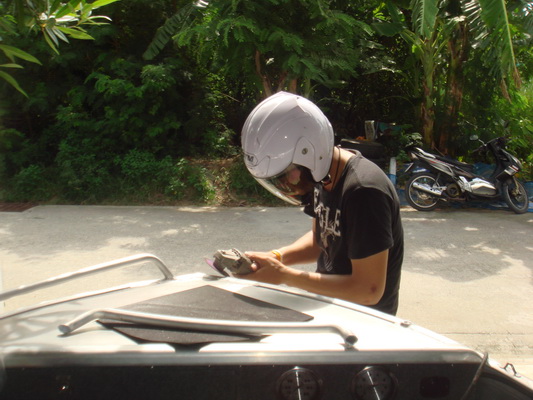 เอาใหม่ครับเมื่อกี้ลืมอุปกรณ์เซฟตี้ :laughing: :laughing: :laughing: