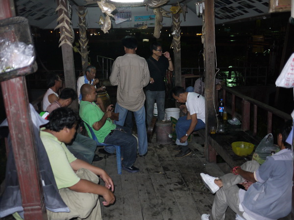คนอื่นก็เตรียมน้ำเตรียมท่ากันไป
