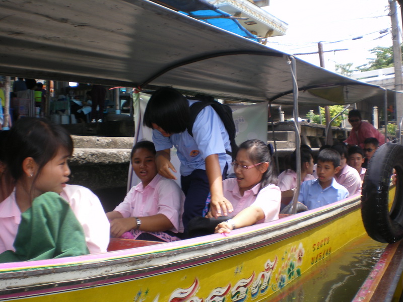 ลงเรือกันหมดแล้วครับ (เหลือแต่เพื่อนคนนั้น....) :grin: :laughing: