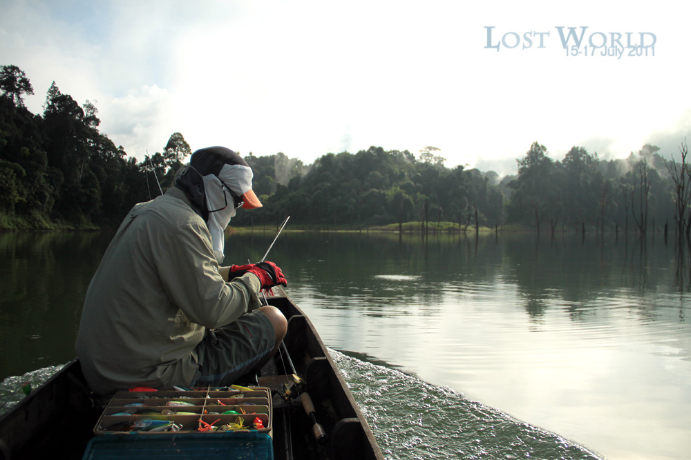 



เรือมารับผมและหมอนกเป็นลำสุดท้ายครับ

อย่างที่เห็นครับ  แสงแดดมาแล้วกว่าจะได้ออกเรือ

มั