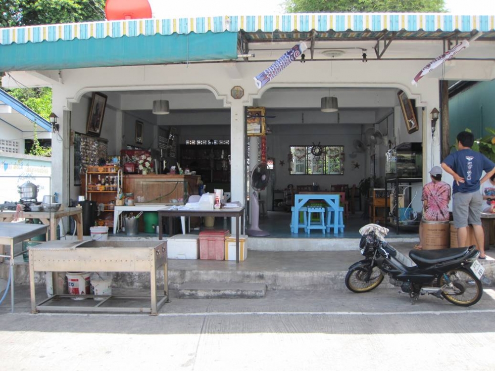 ร้าน สี่สหาย ทะเลเผา ครับ