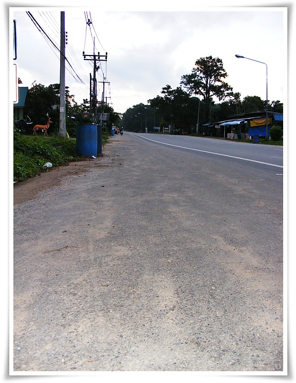   [center]ถนนสายมุ่งหน้าเข้าสู่หาดปากเมงเช้านี้เงียบเหงาดีจริงๆ[/center] [center]ช่วงโลว์ของที่นี่นั