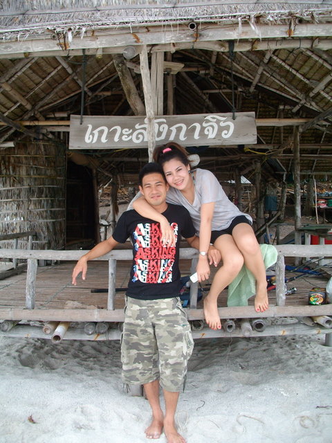 ขึ้นเกาะได้ตาเพิ่มขอหวานตามประสาคู่ร๊ากรัก..สักรูป