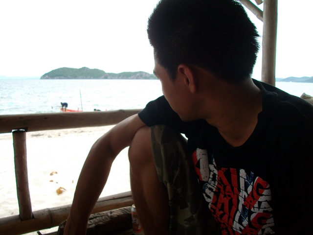 มีคนแอบเหล่มองค้อนๆมาวุ้ย..รังษีอำหิตเริ่มรุนแรงกุเลิกเถอะ..55