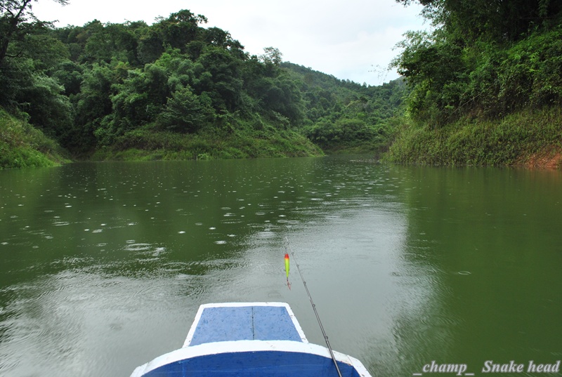 จอดเรือปุ๊บ ฝนลงปั๊บ    :grin: :grin: :grin: