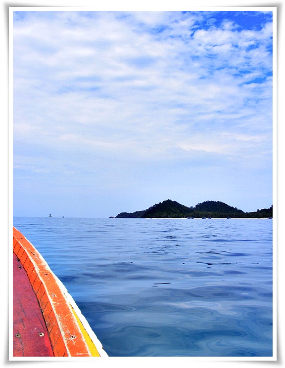  [center]คลื่นลมกลับมาเรียบเป็นปกติอีกครั้ง แต่อากาศไม่ต้องพูดถึง ร้อนมากกกก !!!:sad: :grin:[/center