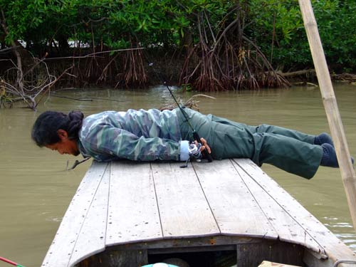 สุดท้ายท้ายที่สุดก็ต้องยอมแพ้ประสบการณ์อันเชี่ยวกรากของไต๋ ปล่อยแกชนะไปอย่างขาดลอย ไอ้กระผมจะยอมเลยก