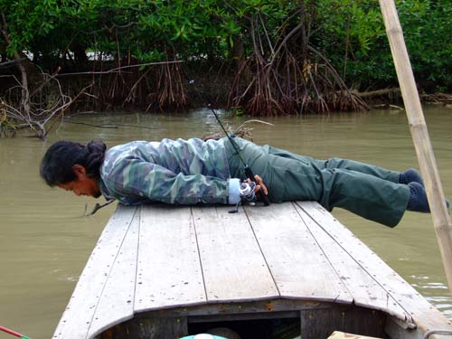 สุดท้ายท้ายที่สุดก็ต้องยอมแพ้ประสบการณ์อันเชี่ยวกรากของไต๋ ปล่อยแกชนะไปอย่างขาดลอย ไอ้กระผมจะยอมเลยก