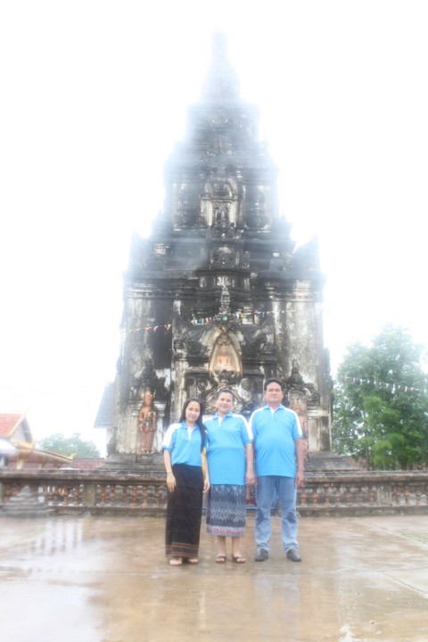 แวะ กราบ นมัสการ พระธาตุอิง ฮัง ครับ
 :grin: