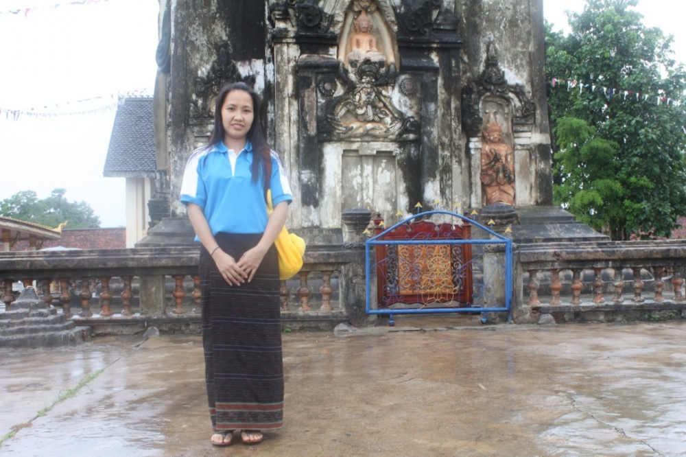 แฟนผมเอง ครับ (สาวลาวน้อย)
หรือ ส.ล.น. ครับ :laughing: :laughing: :laughing:
