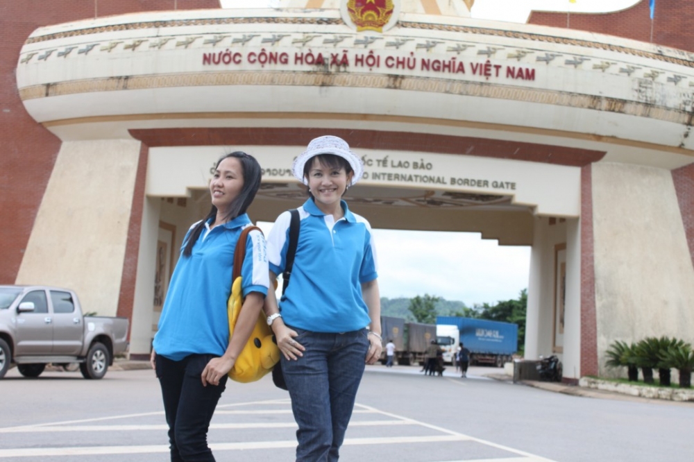 มาถึงด่านลาวบาวแล้ว ครับ กำลังจะข้ามไปที่เวียดนามแล้ว
 :grin: :grin: :grin: