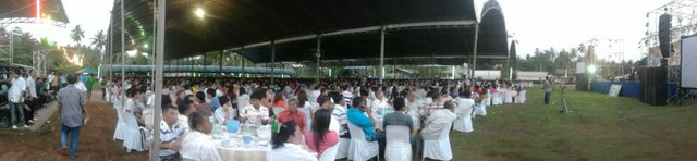 มาดูบริเวณงานกันครับ จัดโต๊ะไว้500โต๊ะเสริมอีก100
เต็มทุกโต๊ะ