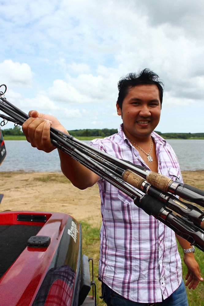 พี่เกรียงจัดเต็มมาตั้งแต่เรือ( หล่อมากๆ )  ถึงอุปกรณ์ เห็นแล้ว โอ้วว  