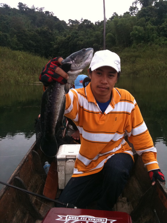 มาต่อให้นะคร๊าบบบบ เรือลำที่ผมลงกะเกรียง

ไม่พูดพร่ำทำเพลงครับ เกรียงกดมาก่อนแต่เช้าเลย

ปลาครอก