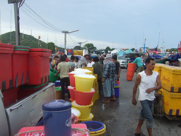 ท่าเรือก่อนลงเรือ