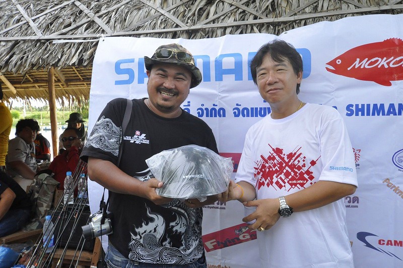 ไปตกปลากลับบ้านดึกๆ  ใส่เดินเข้าห้องนอนก็ปลอดภัยดีนะครับ......เผื่อแม่บ้านกำลังรอน๊อคอยู่ :laughing:
