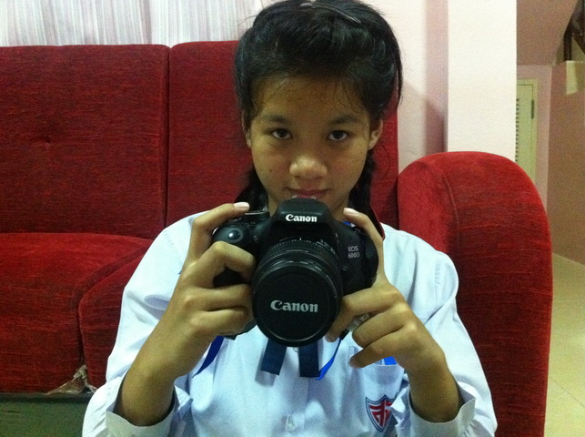 ตากล้องประจำตัว  อนาคตโปรครับ  แต่ตอนนี้ใช้ไม่เป็นครับ    :cheer: :cheer: :cheer: :cheer: :cheer: