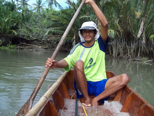 ลงมาแล้วก็พายซะซิ  ใช้ให้พายเรือเข้าหมายซะเลย :grin: