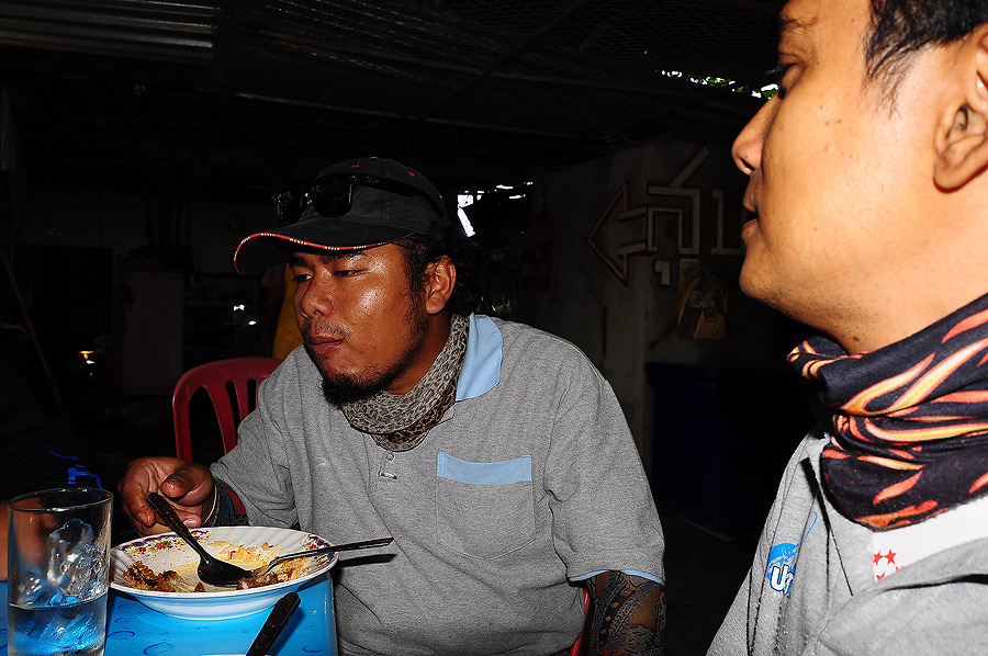 รับ... [b]แห้วผัดพริกแกงเพิ่มอีกสักจานไหมคร๊าบบบนังจิ๊บ[/b] :laughing: :laughing: :laughing: :laughi