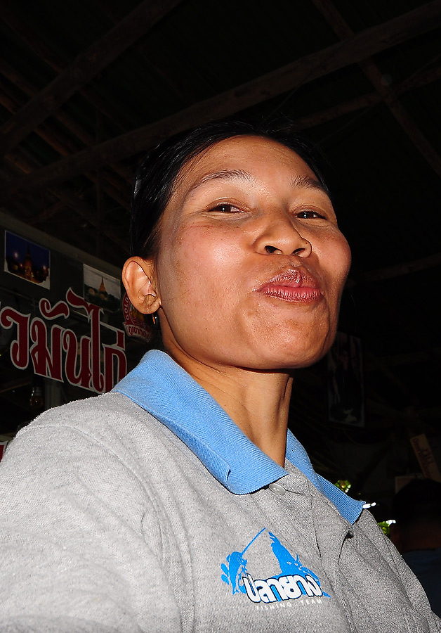 ซ้อจันทร์อม.. [b]น้ำแข็งหรือแห้วอยู่อ่ะคร๊าบบบ[/b] :laughing: :laughing: :laughing: :laughing: :laug