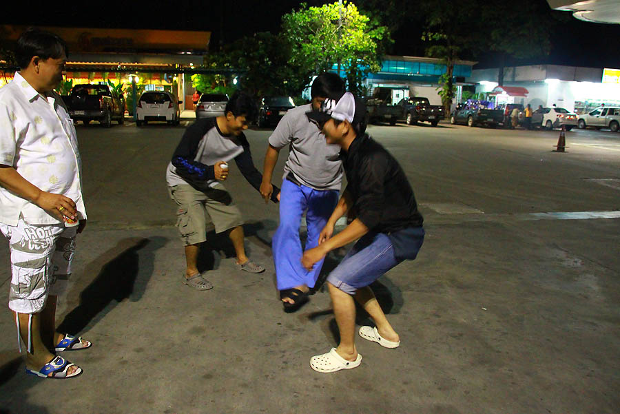 เน้นฮาตามสโลแกน หลอกล้อกันบ้างนิดๆ หน่อย ๆ .....   :cheer: :cheer: :cheer: