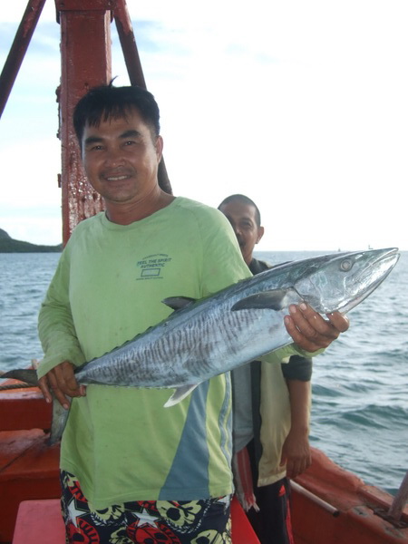 ลากันด้วยภาพนี้ครับ เจ้าของเรือ ไต็จันทร์ ไปแล้วรับประกันความมันครับได้อัดปลาแน่นอนครับ ติดต่อได้เลย