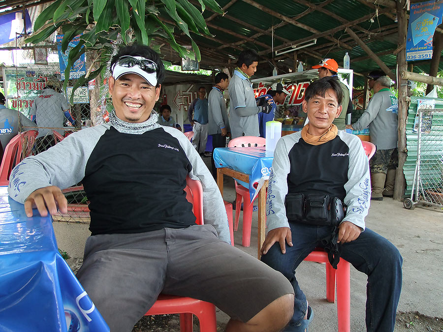 [b]น้าหนู กับ น้าต๋อง วันนี้หม่ำข้าวลื่นคอชัวร์ อิอิ[/b]
:grin: :grin: :grin: :grin: :grin: :grin: 