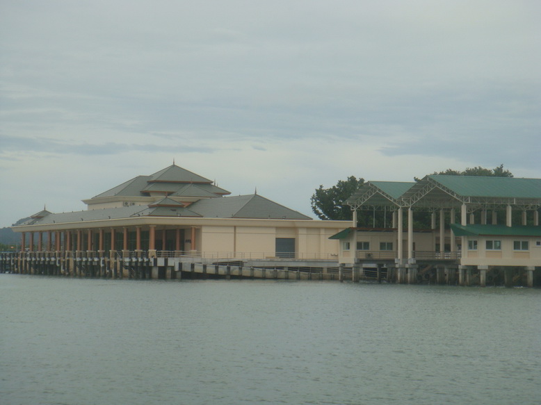 ท่าเรือใหม่....บรรยากาศใหม่  กับคนเก่าๆ