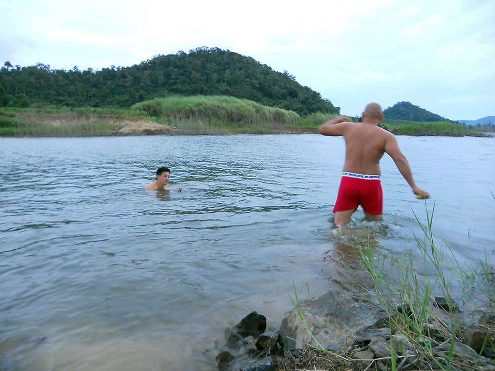 ย้อนกลับที่หมายเดิมรอบสอง เล่นน้ำกันดีกว่า .... อ่ะฮิ้ววววว  :laughing: :laughing: :laughing: :laugh