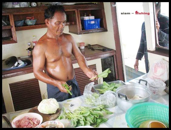 น้าเผือกเตรียมเข้าครัวอีก แว้ว  :laughing: :laughing: :laughing: