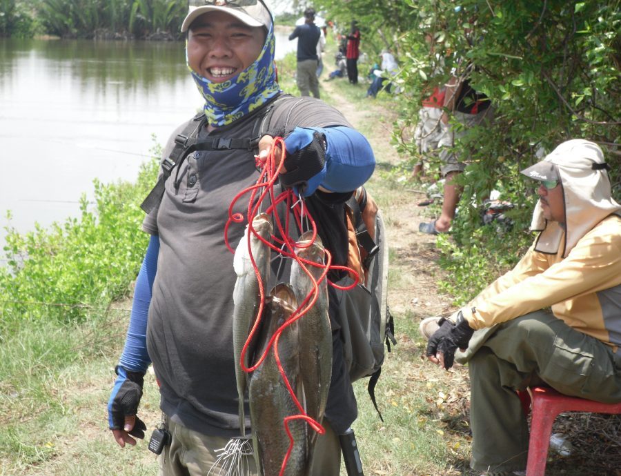 ขอ อภัยสมาชิกทุกๆท่านที่ให้รอชมนาน เนื่องจากเหตุบางประการ กว่าจะกู้ข้อมูลกลับมาได้ครับ งั้นชมกันต่อเ