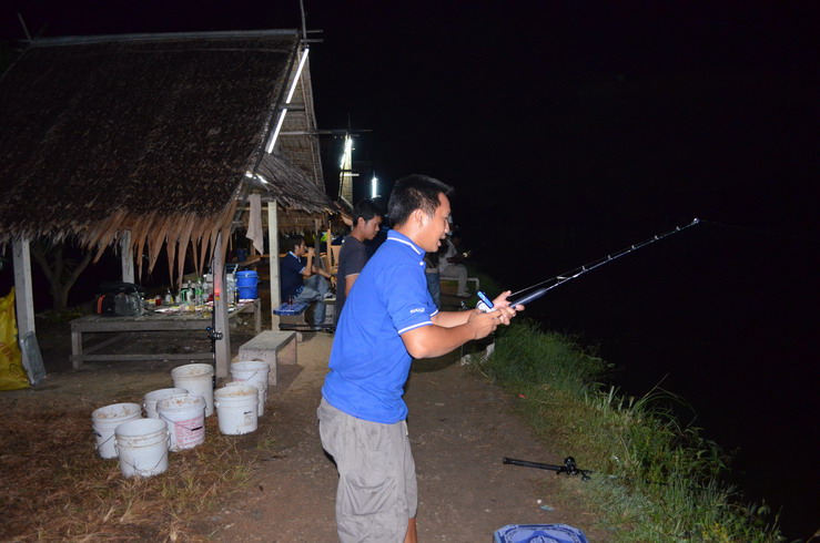 เหมือนปลาจะกินของเรานี่หว่า.... :smile: :smile: :smile: