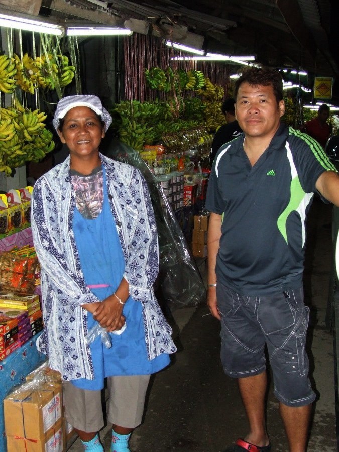 ขากลับขับรถมาถึงเขาพ่อตาหินช้างก็แวะซื้อของที่ร้านประจำอ.นครเลยแวะถ่ายรูปไว้เป็นที่ระทึกซะหน่อย.... 