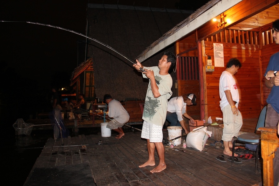 เล่นนานจัดครับ....เริ่มไม่มีคนสนใจแระ :laughing: :laughing: :laughing: