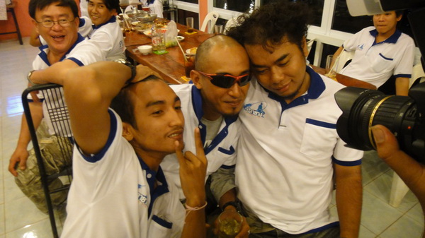 หล่อกันไป   :laughing: :laughing: