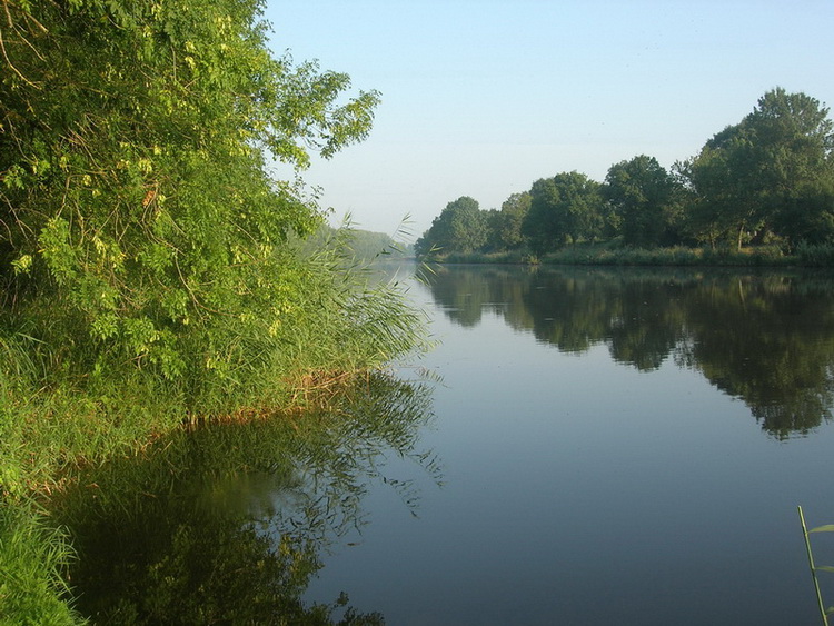 หมายก็เป็นคลองที่แยกออกมาจากแม่นํ้า La Loire หมายนี้ช่วงวันหยุดจะมีนักตกปลามาจับจองที่ตั้งแต่เช้าเลย