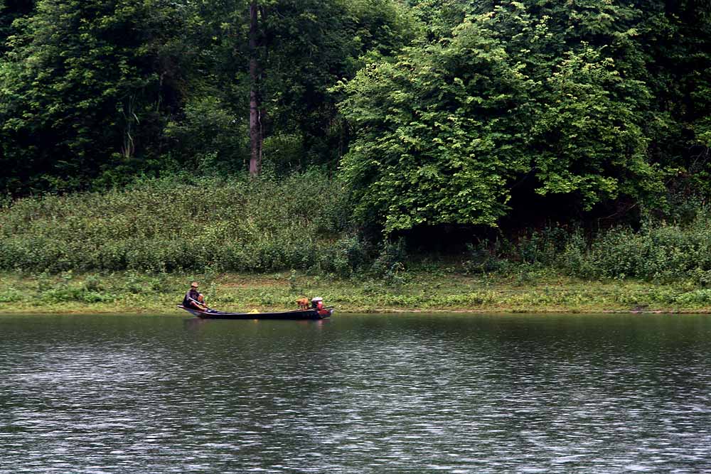 เรือลำนี้คงกำลังลงข่ายเพื่อดักทิ้งไว้กู้ตอนเช้า
