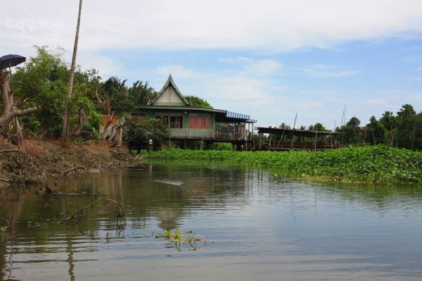 ช่วงนี้ฝนตกตลอดครับ น้ำเริ่มลงไม่มาก มีเวลานิดเดียวต้องรีปๆ :grin: